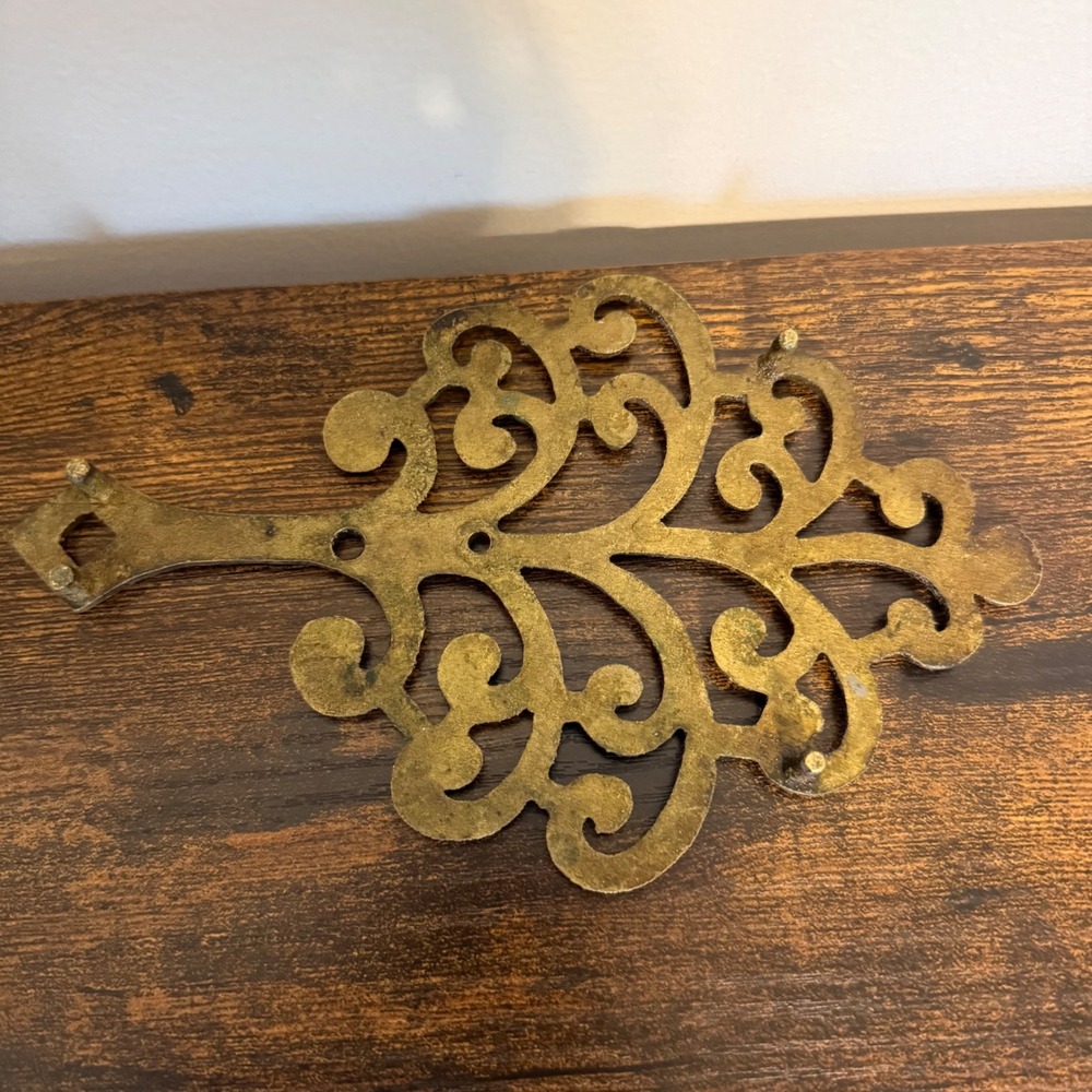 Vintage Solid Brass Trivet Ornate Scrollwork Decorative Wall Hanging Gold Tone - Picture 4 of 4